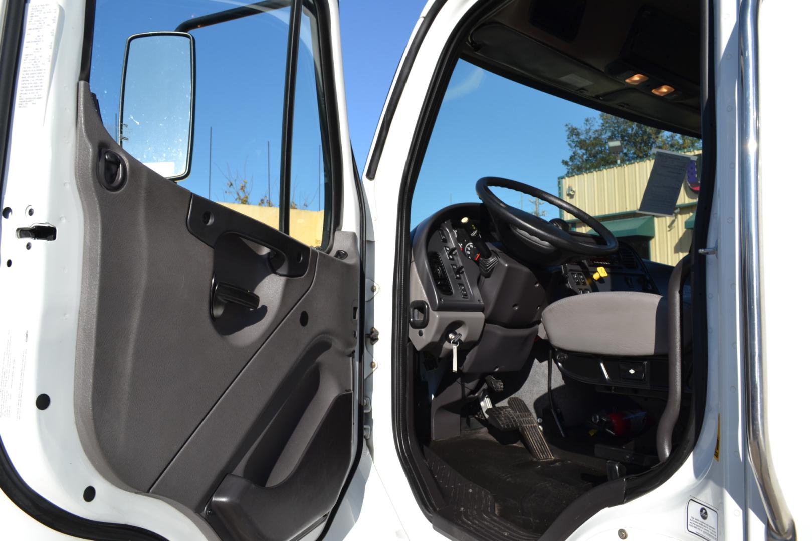 2020 WHITE /BLACK FREIGHTLINER M2-106 with an CUMMINS B6.7L 260HP engine, ALLISON 2100HS AUTOMATIC transmission, located at 9172 North Fwy, Houston, TX, 77037, (713) 910-6868, 29.887470, -95.411903 - Photo#16